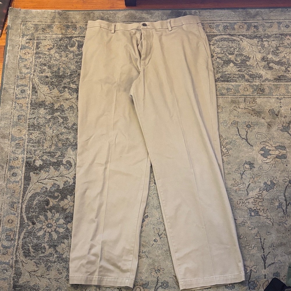 Dockers Men's Chinos in Light Khaki